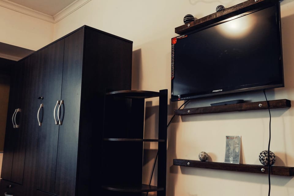 1015 West Insula Suites by AYS Apartment in Quezon City
