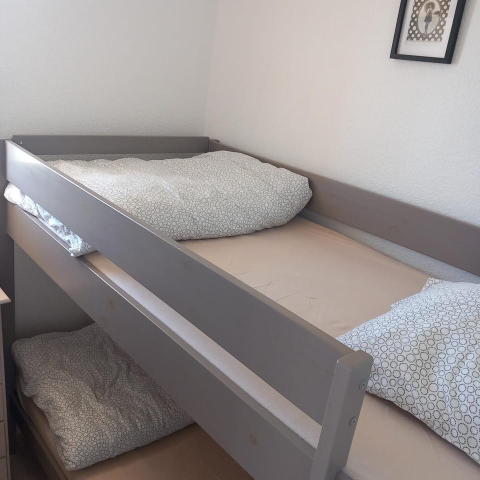 Bed, Photo of the whole room, Bedroom, bunk bed