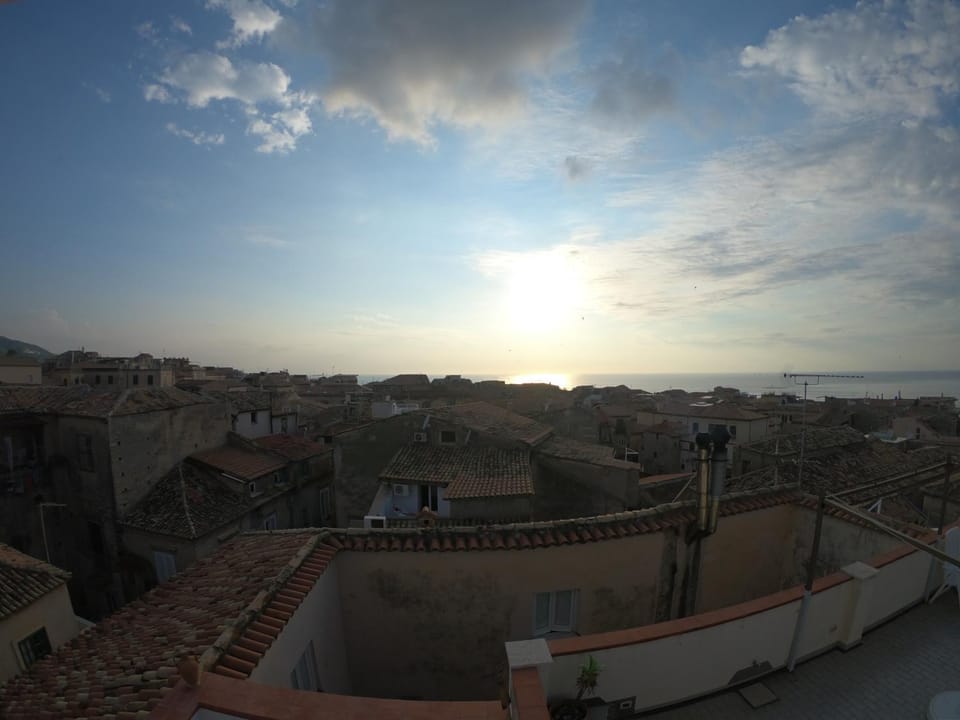 Balcony/Terrace, Beach, On site, City view, Sea view, Street view