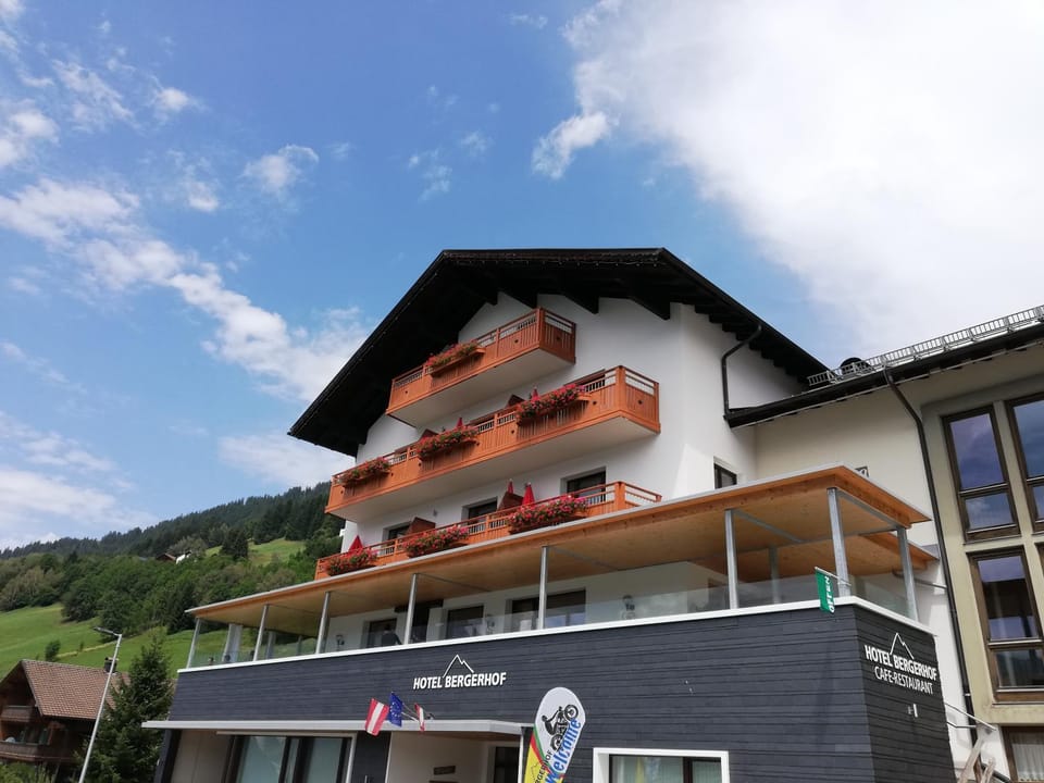 Property building, Facade/entrance