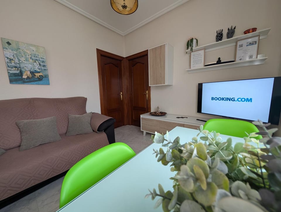 Communal lounge/ TV room, TV and multimedia, Living room