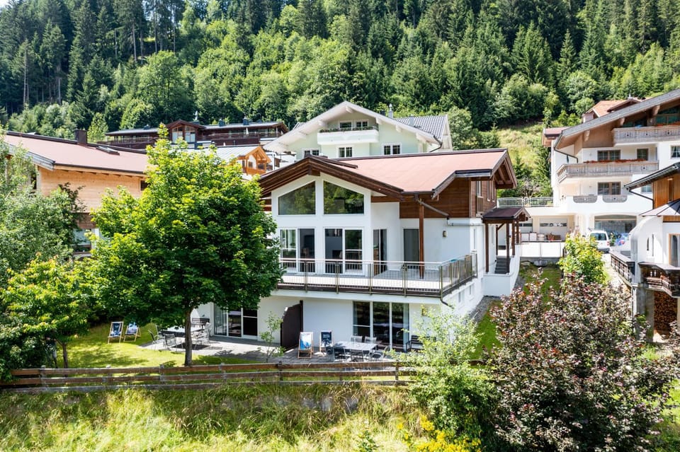 Property building, Day, Neighbourhood, Natural landscape
