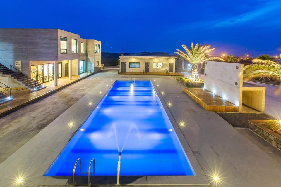 Swimming pool, Swimming pool
