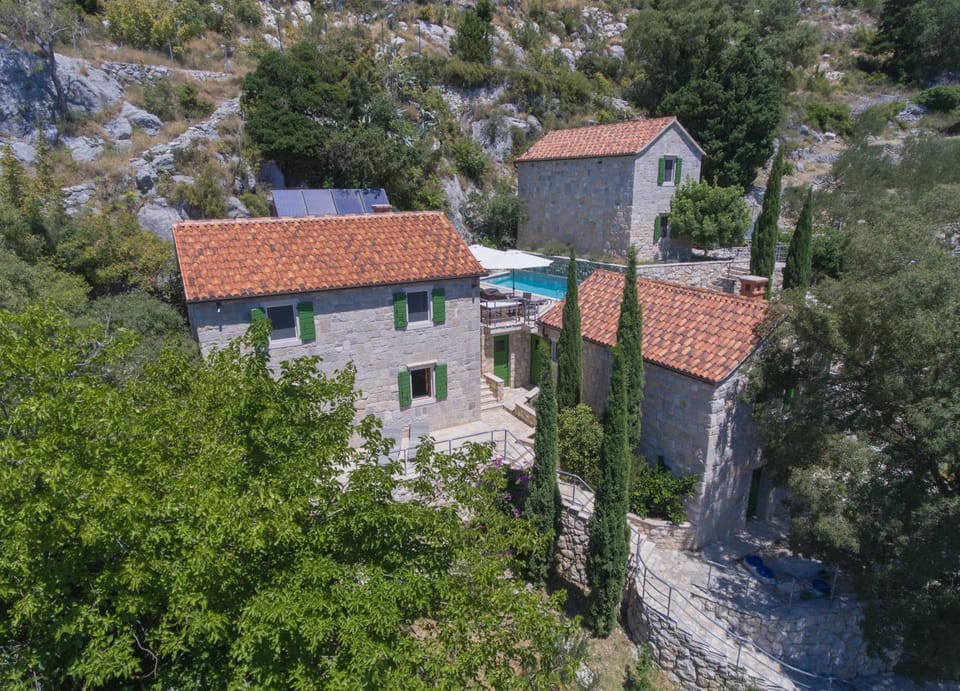 Bird's eye view, On site