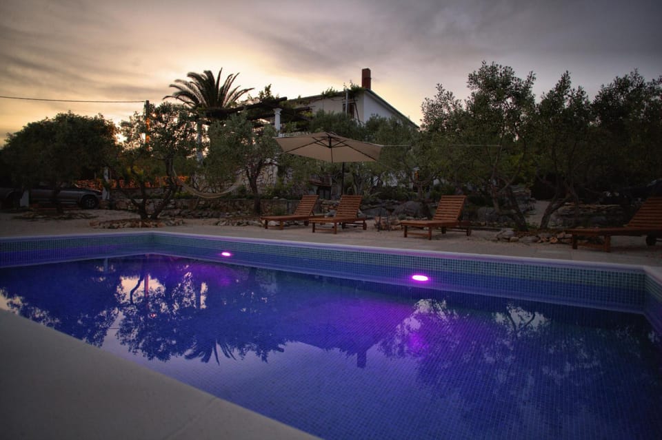 Swimming pool, Swimming pool