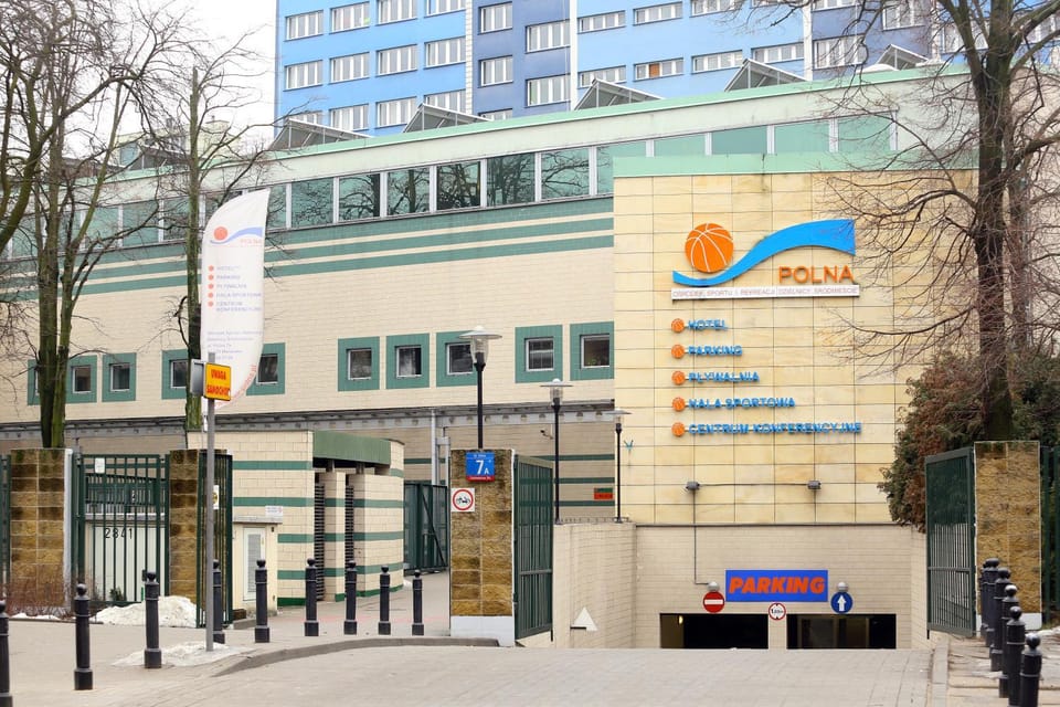 Property building, Facade/entrance, Day, Shopping Area, Location