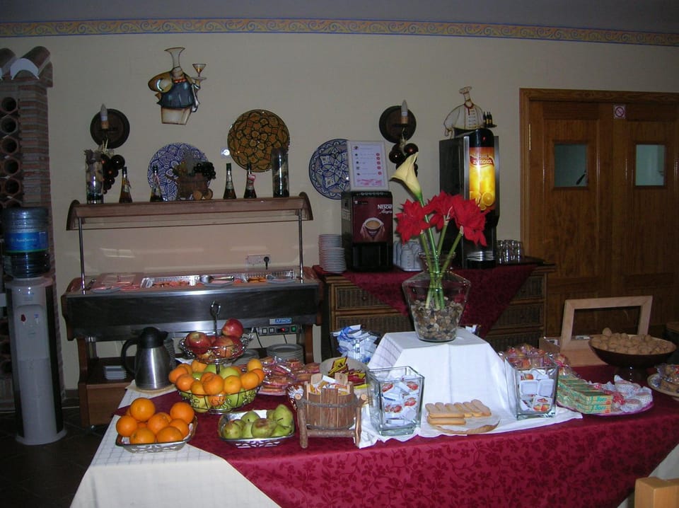 Restaurant/places to eat, Buffet breakfast