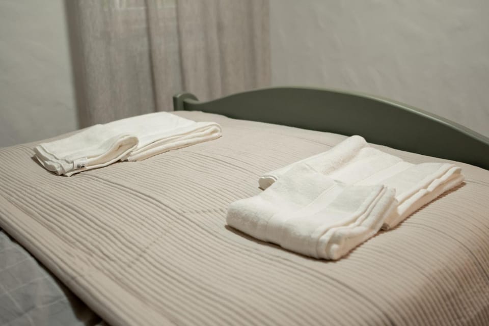 Bed, Photo of the whole room, Bedroom, towels