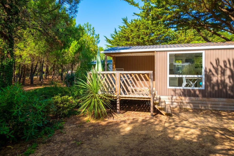 Camping les Dunes Campground/ 
RV Resort in La Couarde-sur-Mer