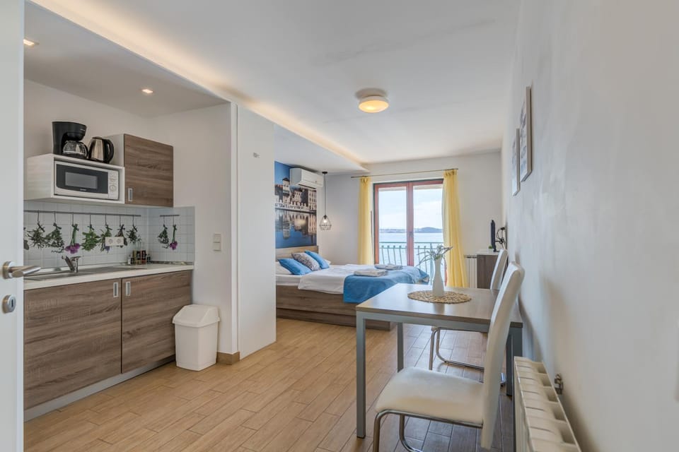 Bed, Seating area, Sea view, kitchen