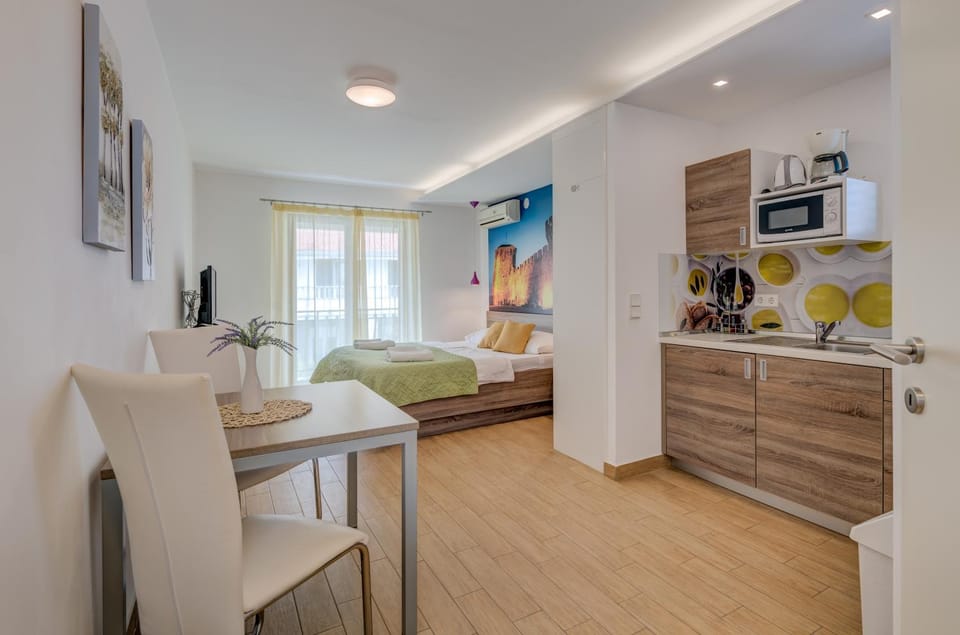 Bed, Seating area, Bedroom, kitchen