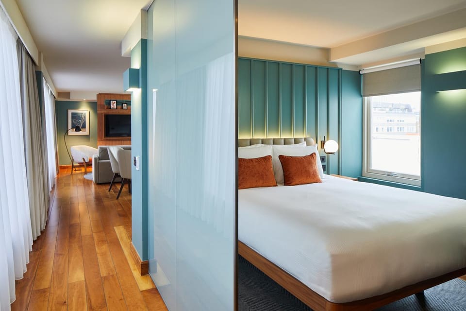 Bed, TV and multimedia, Bedroom
