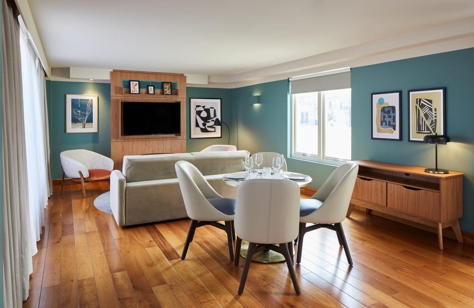 Living room, Seating area