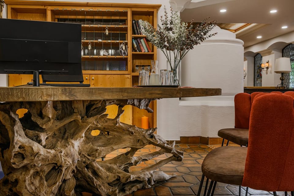 Communal lounge/ TV room