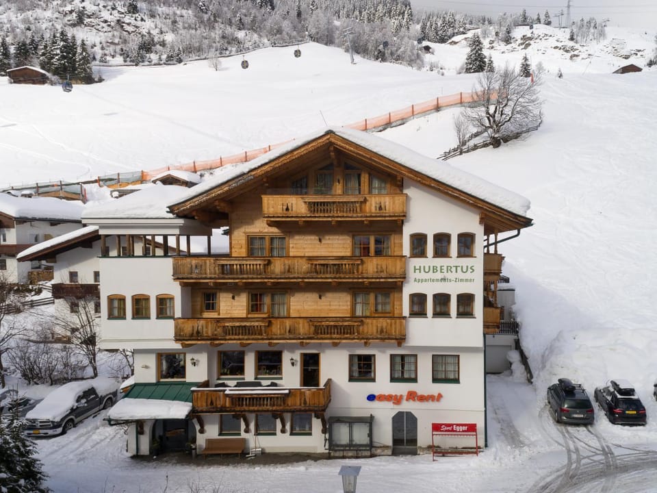 Facade/entrance, Skiing, Mountain view