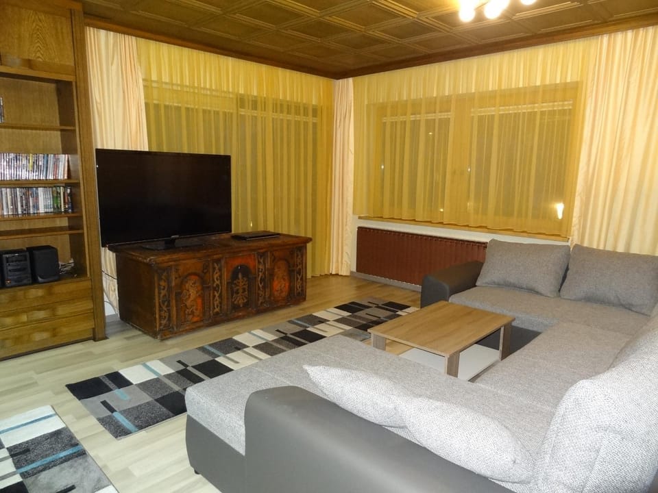 Library, Balcony/Terrace, Living room, Photo of the whole room, Mountain view