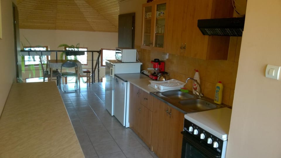 Communal kitchen, pet friendly