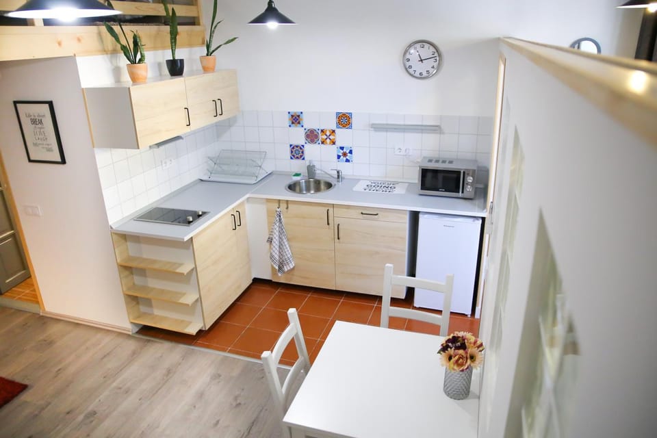 Coffee/tea facilities, Kitchen or kitchenette, Dining area