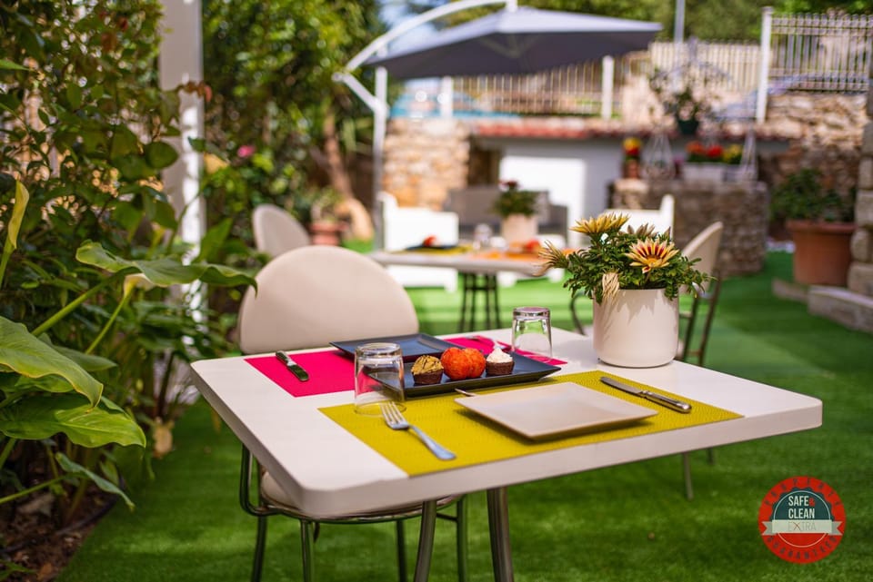Garden, Breakfast