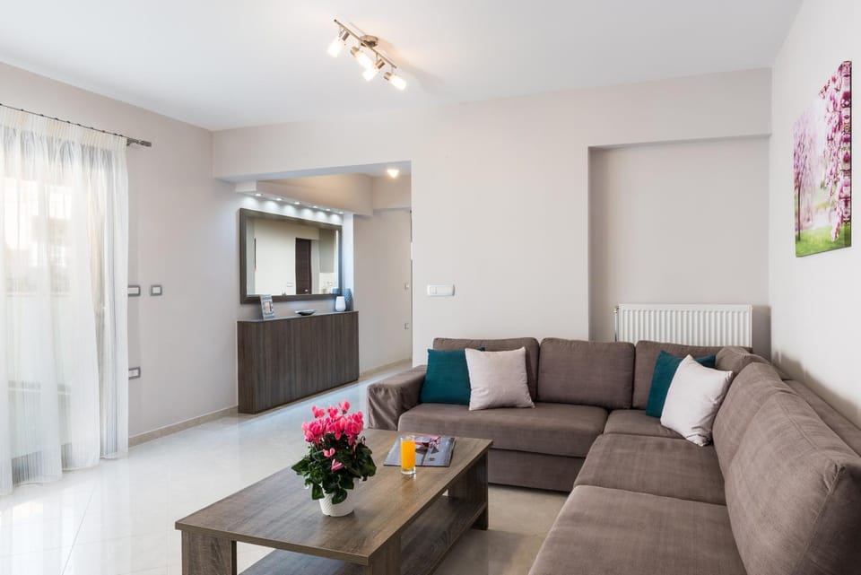 Balcony/Terrace, Living room, Street view