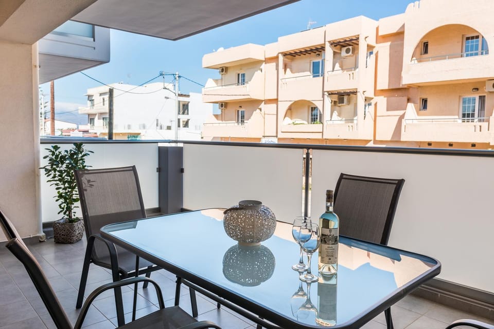 Balcony/Terrace, Street view