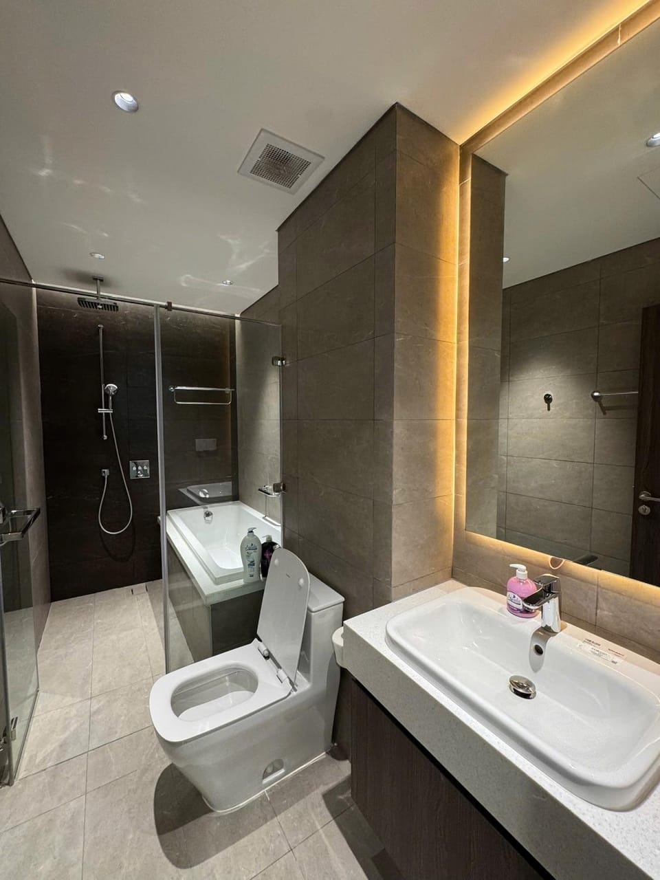 LUXURY DIAMOND CENTERY - Celadon City Apartment in Ho Chi Minh City