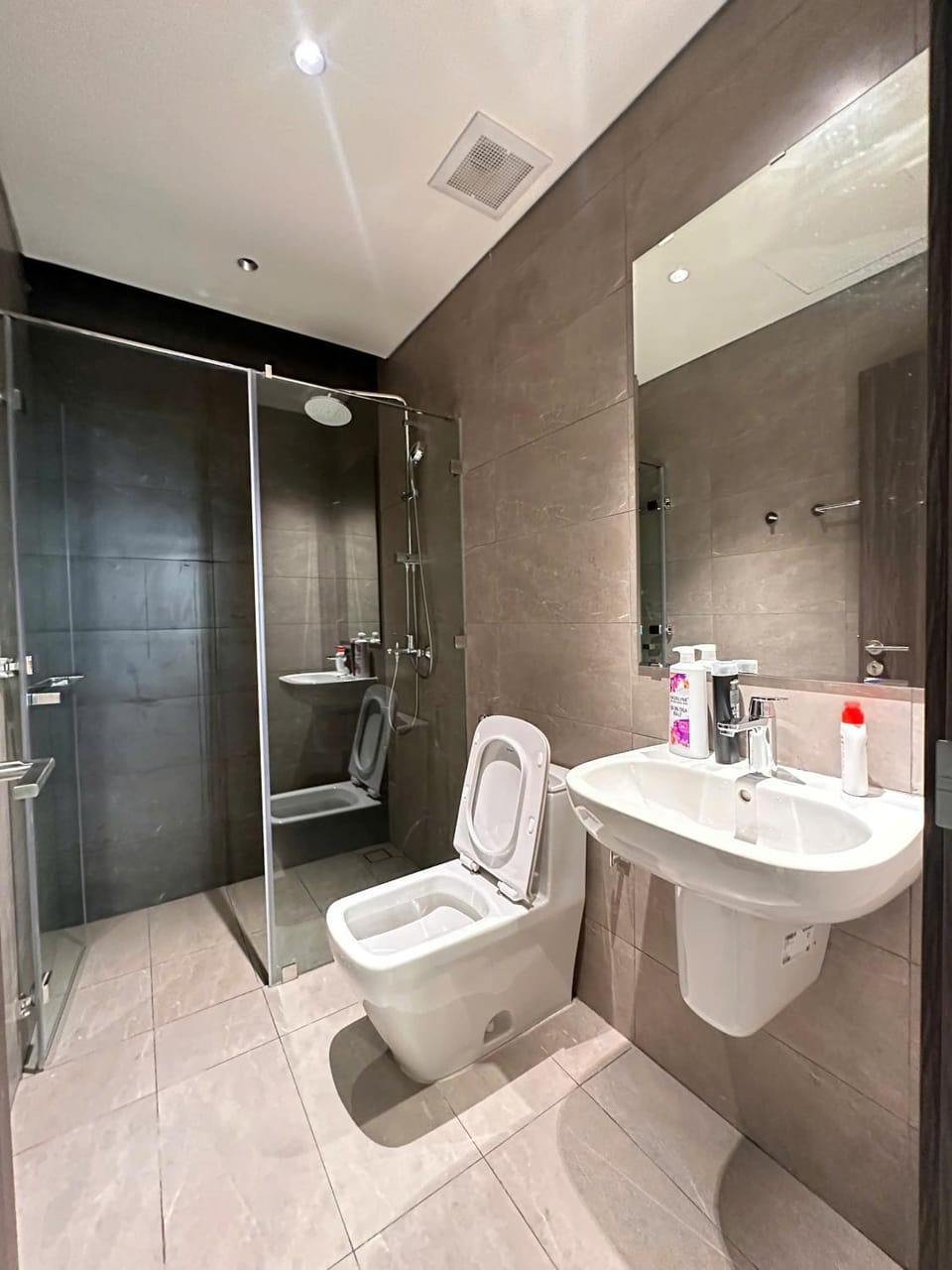 LUXURY DIAMOND CENTERY - Celadon City Apartment in Ho Chi Minh City