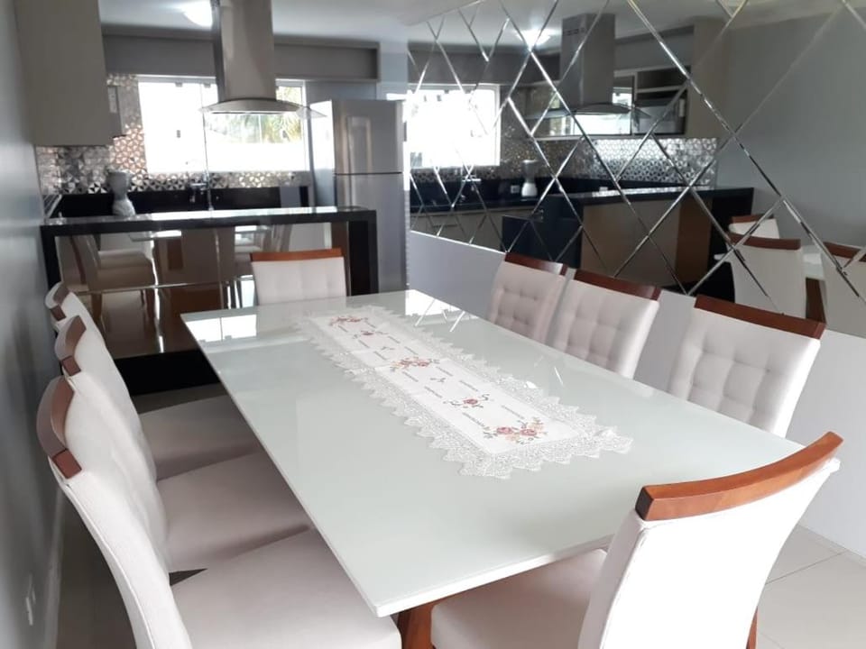 Kitchen or kitchenette, Seating area, Dining area