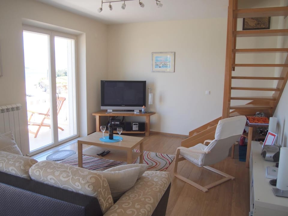 Living room, Photo of the whole room