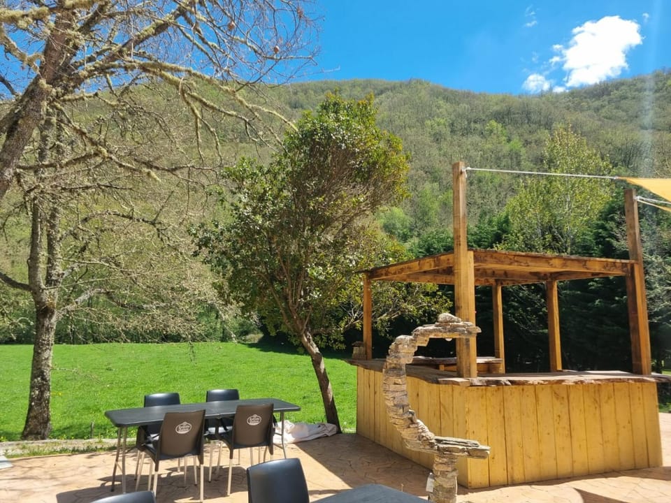 Restaurant/places to eat, Balcony/Terrace