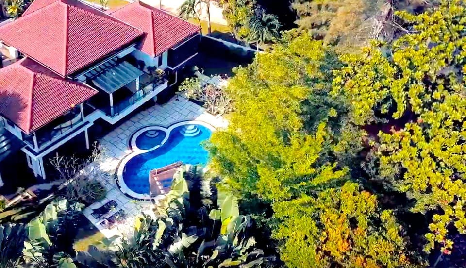 Bird's eye view, On site