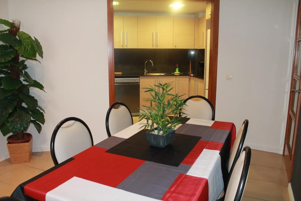 Dining area, kitchen