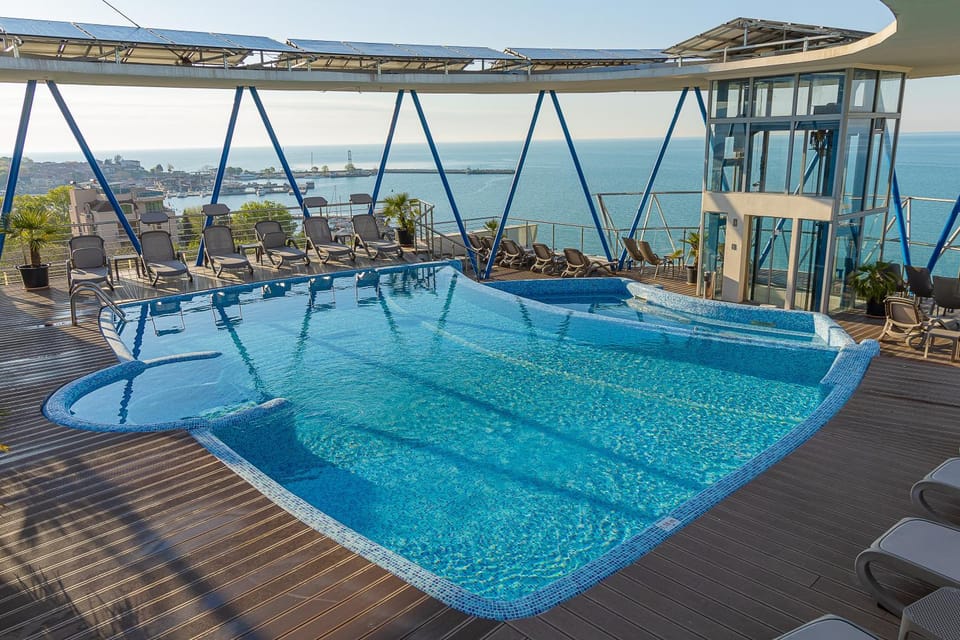 Day, Natural landscape, View (from property/room), Balcony/Terrace, Pool view, Sea view, Swimming pool, sunbed