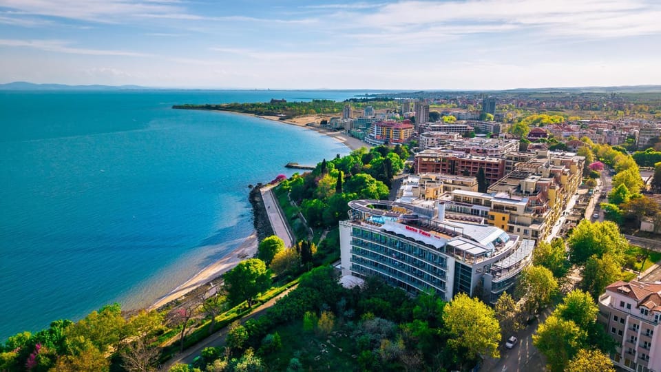 Property building, Day, Natural landscape, Bird's eye view, Beach, City view, Sea view, Location