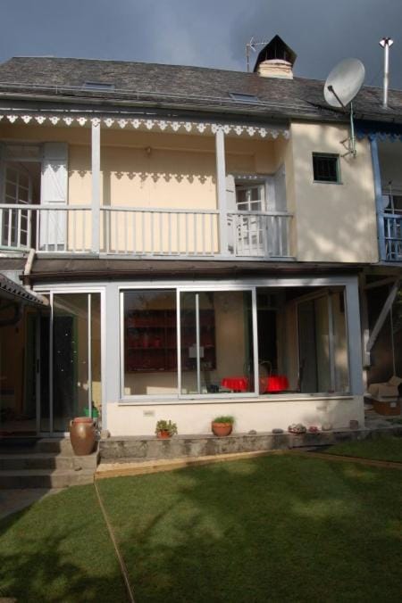 Property building, Patio, Garden, Balcony/Terrace, Garden view