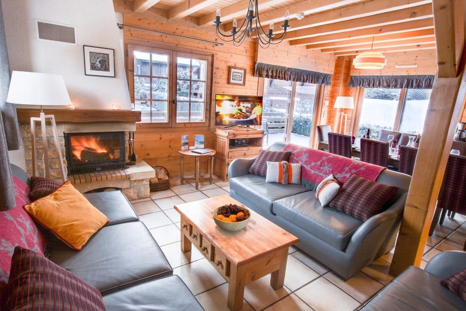 Simply Morzine - Chalet Carving Chalet in Montriond