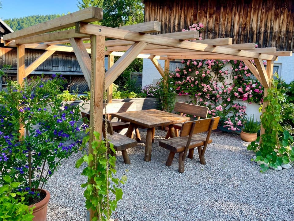 BBQ facilities, Garden, Balcony/Terrace, Dining area, Garden view, fireplace