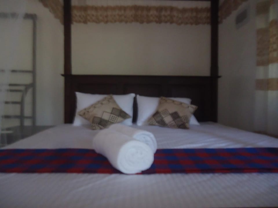 Bed, Dining area