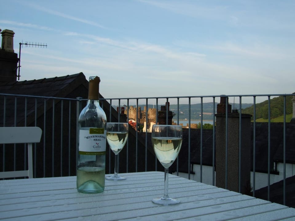 BBQ facilities, Balcony/Terrace, Seating area