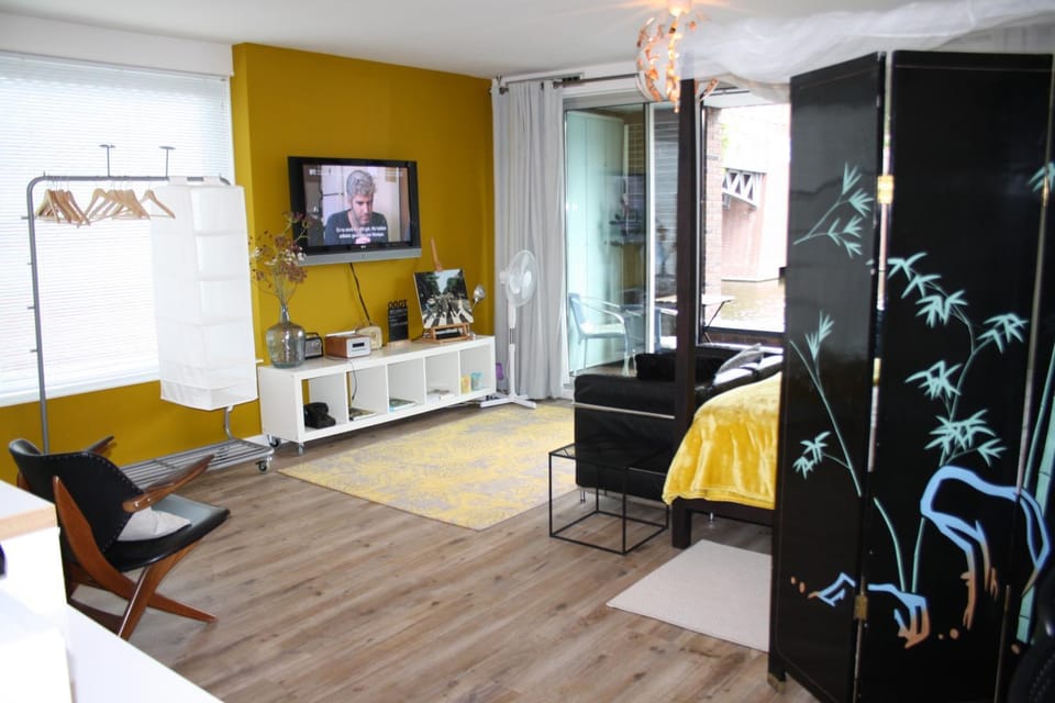 TV and multimedia, Seating area