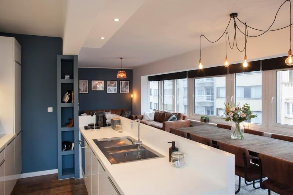 Stylish Central Flat, Steps to Beach Apartment in Ostend