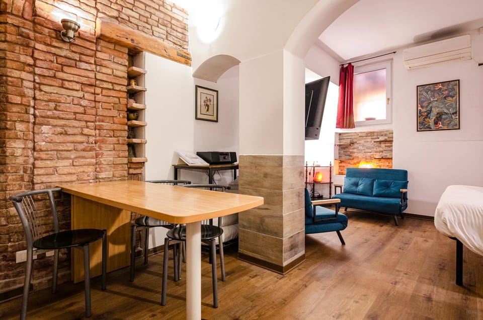 Medieval central apartment House in Bologna