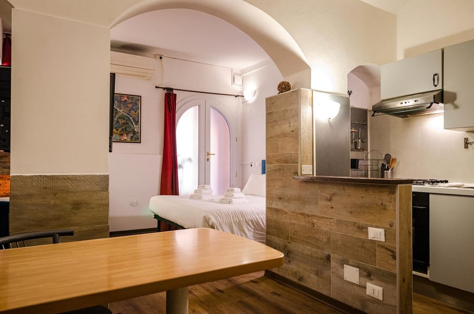 Medieval central apartment House in Bologna