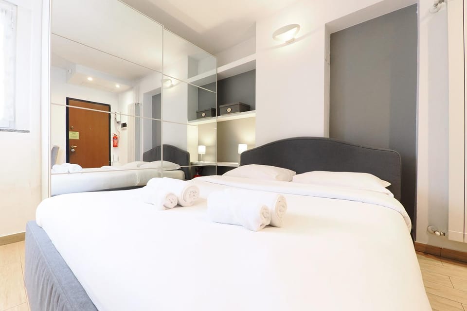 Bed, Photo of the whole room, Bedroom, towels, air conditioner