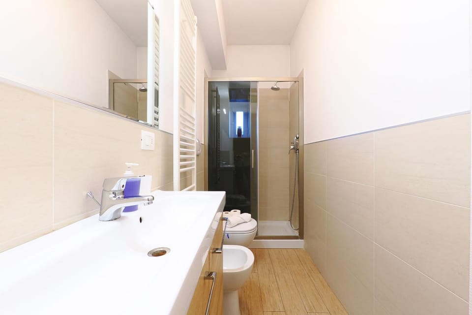 Shower, Toilet, Bathroom, towels