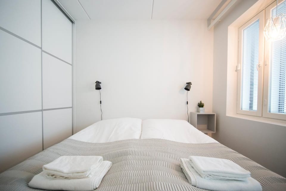 Bed, Bedroom, City view