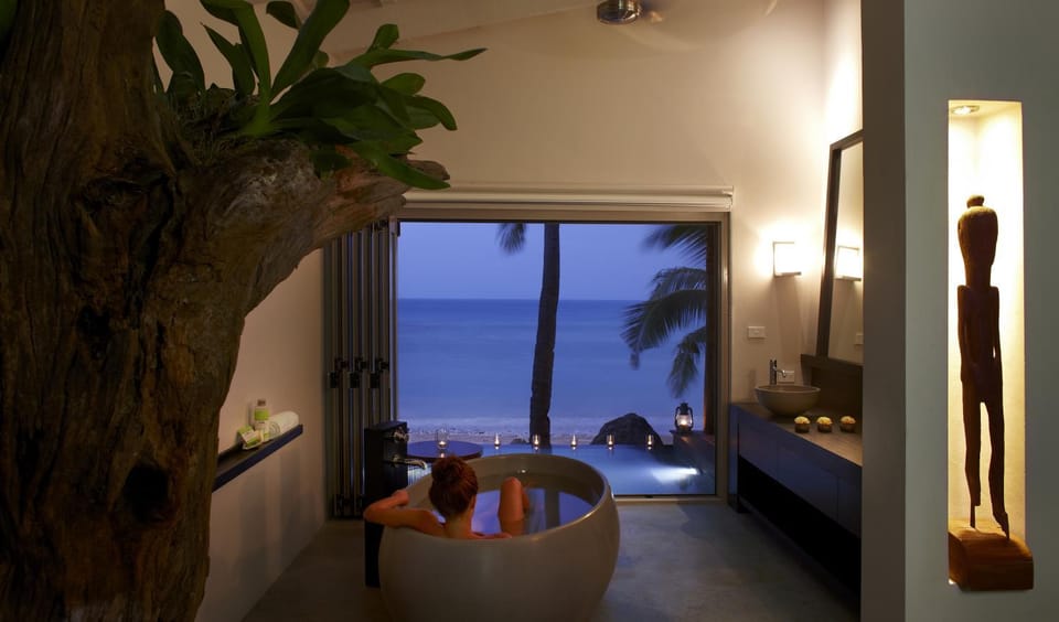 Guests, Sea view