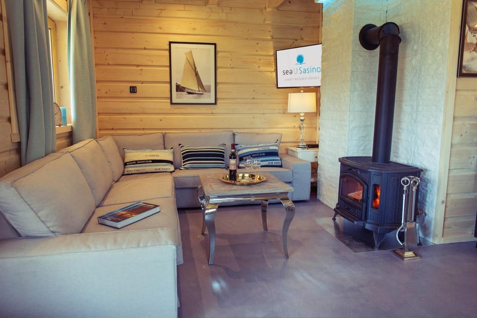 Facade/entrance, TV and multimedia, Seating area, Dining area, fireplace, fireplace