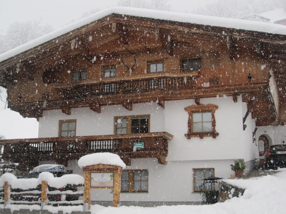 Facade/entrance, Winter
