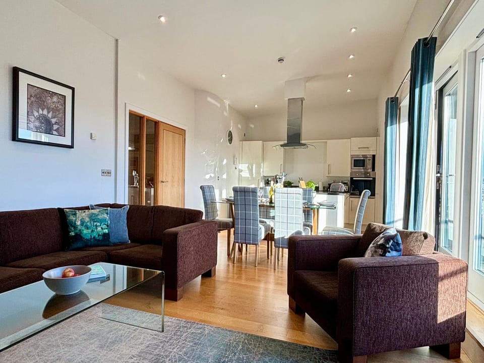 Living room, Photo of the whole room, Dining area, kitchen
